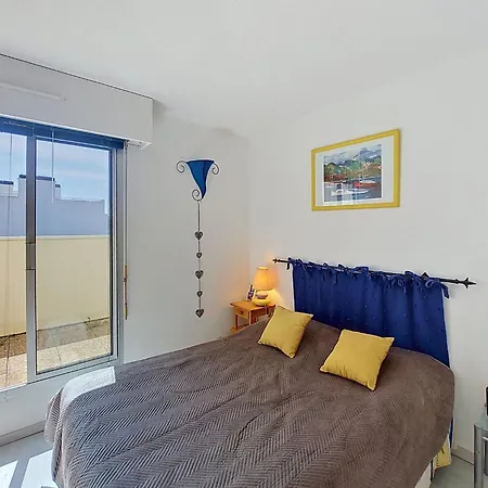 Apartment Les Pieds Dans L'eau-2 By Interhome
